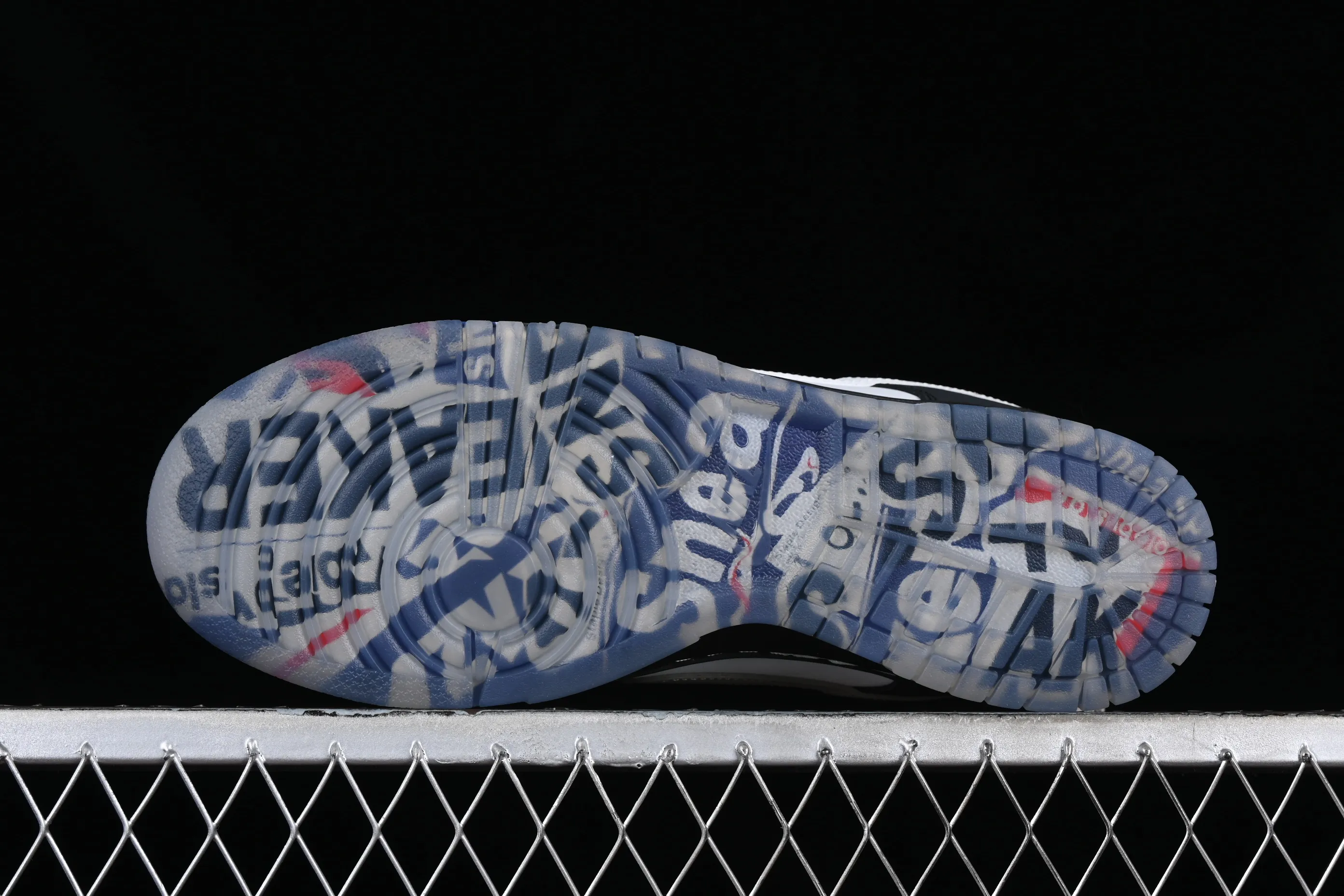 All Categories Nk SB Dunk Series Nk SB Dunk Low Low-top Sneakers K Version Jeff Staple x Nk SB Dunk Low "Pigeon" 3.0 Black and White Panda Pigeon Low-top Classic Versatile Casual Sports Sneakers BV1310-013
